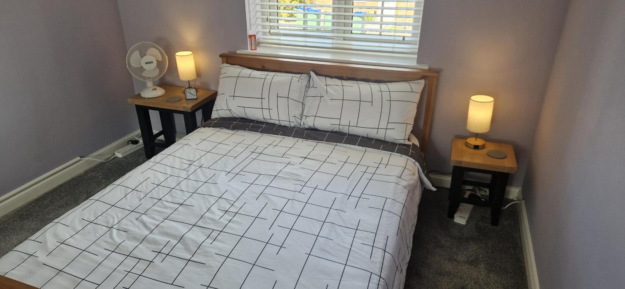 Double B&B Room In Southwater With Private Bathroom And Parking Esterno foto
